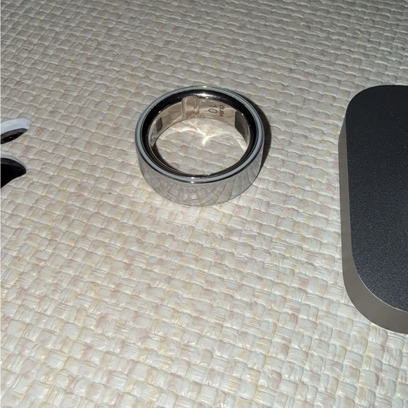Oura Ring 4 - Picture 3 of 3